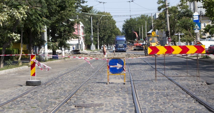 MODERNIZAREA reţelelor de pe strada Traian VA FI GATA până la finele anului