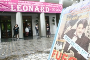 „Leonard” - cu un ochi plânge, cu altul râde