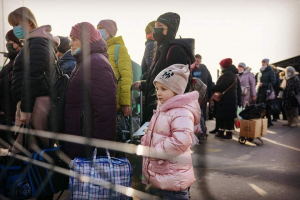 Ucrainenii au luat cu asalt frontiera de est a României. Peste 5.000 de refugiați au traversat Moldova de frica războiului