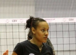 Nneka Onyejekwe - o jucătoare de bază în &quot;sextetul&quot; României