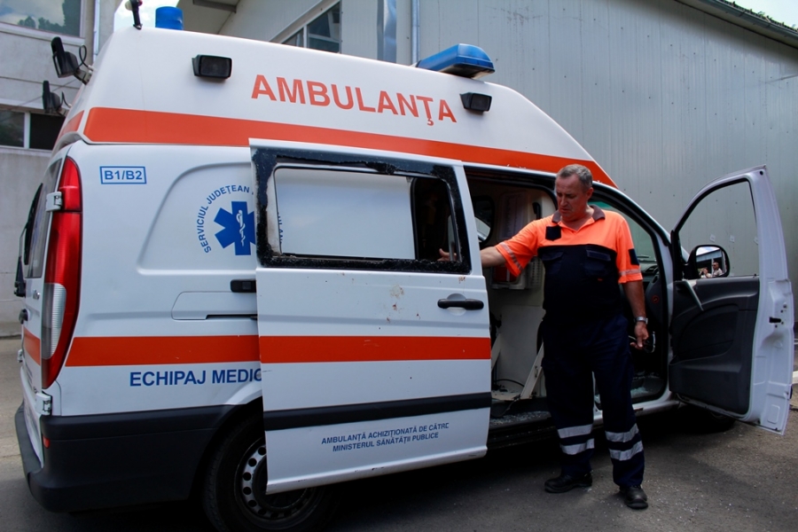 Un echipaj de la Ambulanţa Galaţi a fost bătut de un pacient (FOTO)