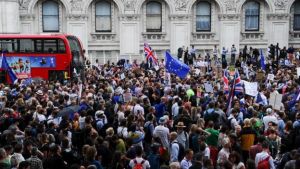 BREXIT | Criza constituţională din Marea Britanie. Ample proteste faţă de suspendarea activităţii Parlamentului