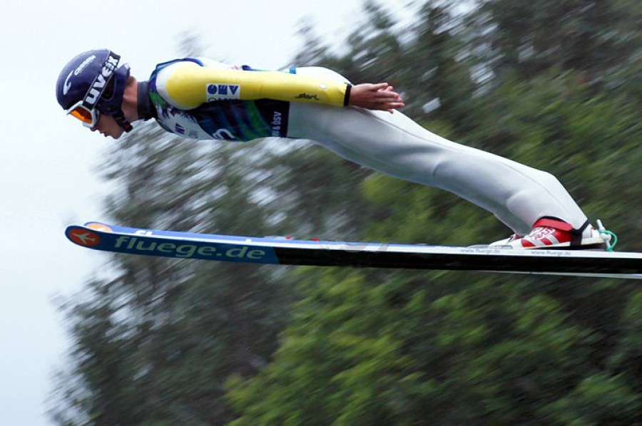 Au început Jocurile Olimpice de iarnă/ România uimeşte cu un puşti de 16 ani calificat la sărituri cu schiurile