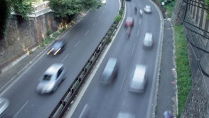 Comisiile senatoriale propun modificarea limitei de viteză în localităţi şi pe drumurile expres