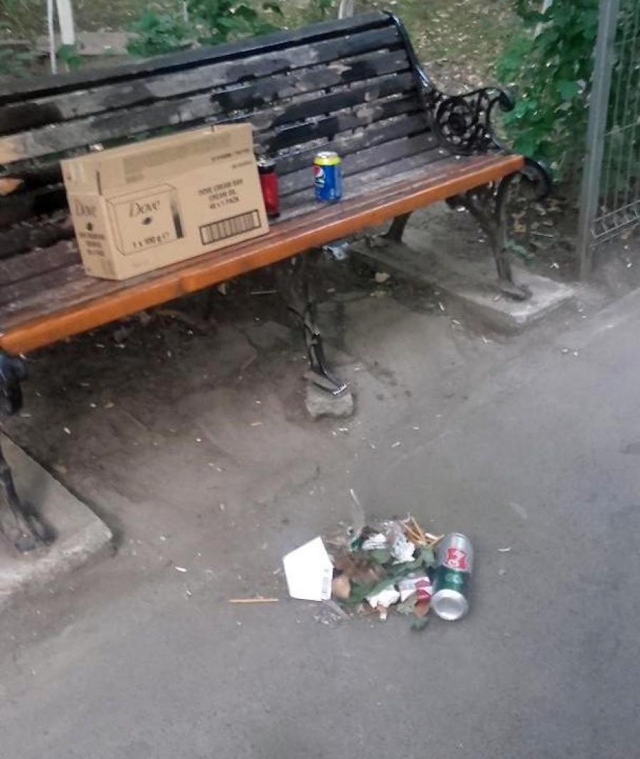 Serviciile publice, prinse la mijloc în RĂZBOIUL BĂNCILOR. Mobilier urban şi durere (II)