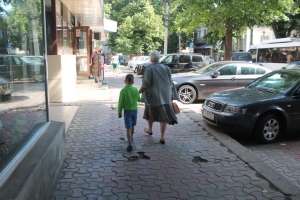 REPORTAJ/ Parfumul Teilor - cartier central căzut în uitare (FOTO)