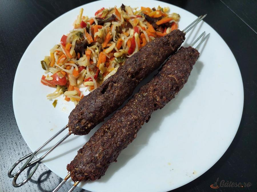 Kebab persan cu carne de struț