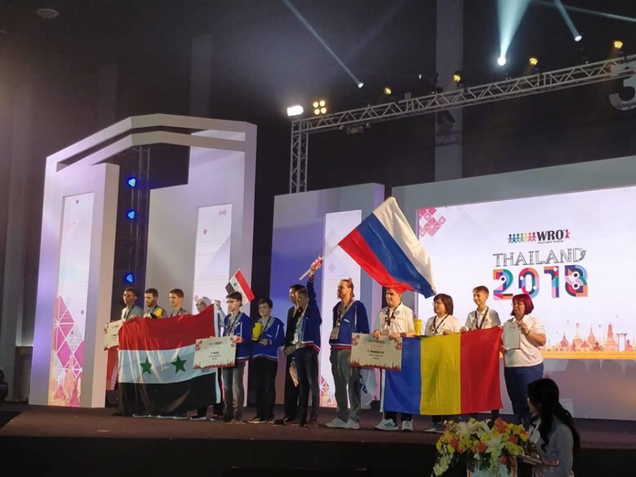 Trei elevi gălăţeni, vicecampioni mondiali la Olimpiada de Robotică