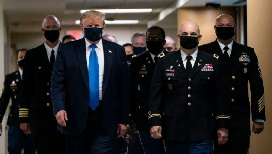 Donald Trump, prima oară cu mască