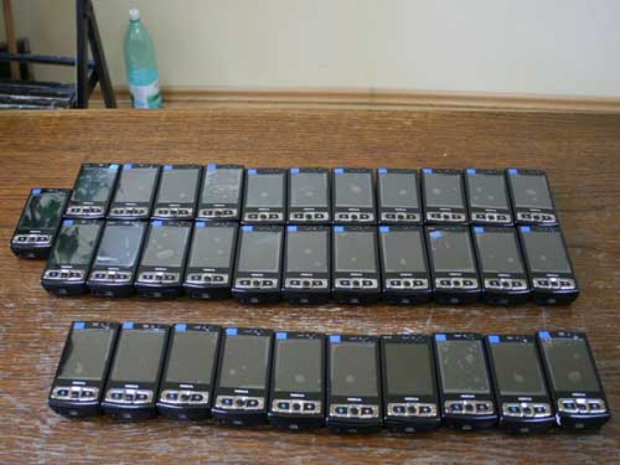  Acţiunea „Telefonul chinezesc” / Peste o mie de telefoane mobile confiscate la Tecuci