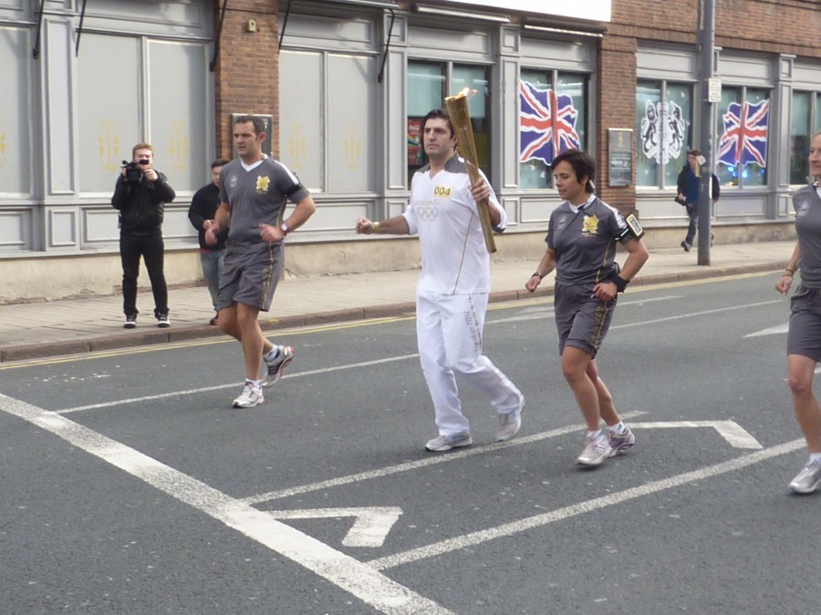 Lumină din Marea Britanie - Flacăra olimpică alungă criza (FOTO/VIDEO)