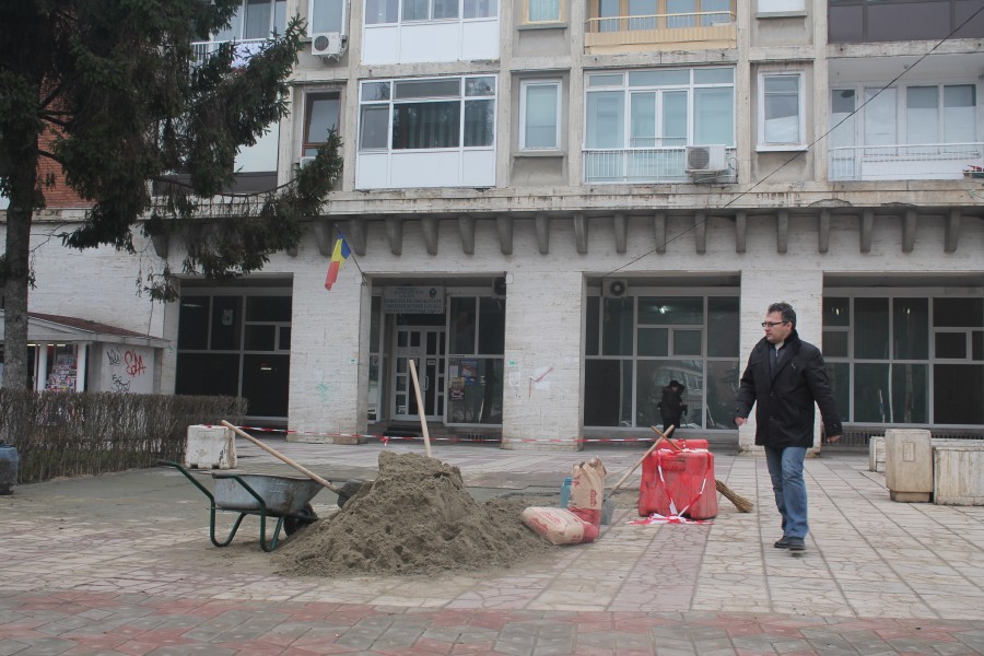 TERENUL DE LA PASAJ, readus la nivel. ECOSAL repară oalele sparte, urmând să recupereze BANII
