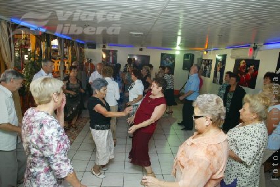 Pensionarii gălăţeni au un loc de dans