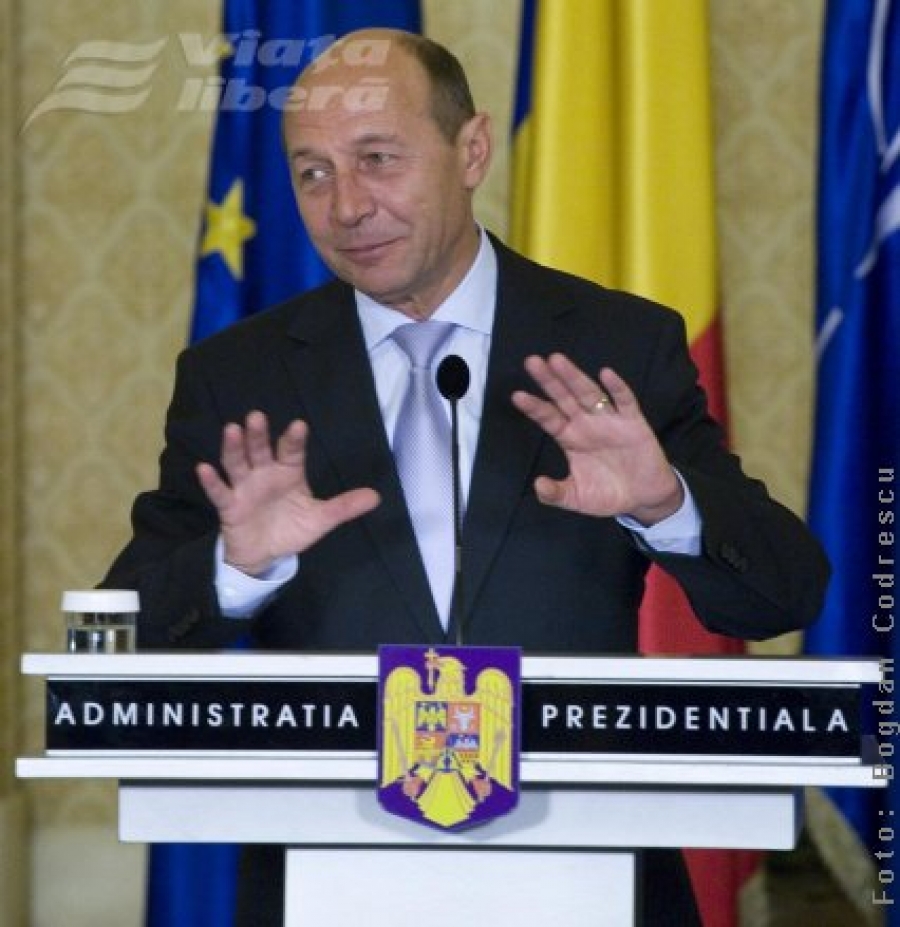 Băsescu dă sfaturi Combinatului