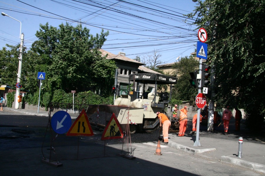 Se toarnă asfalt pe Bălcescu până vineri