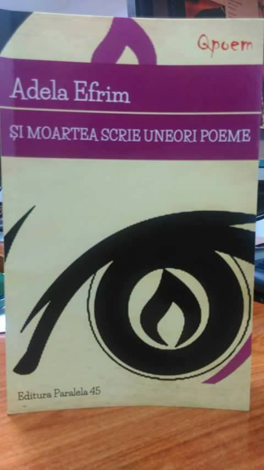 CRONICĂ DE CARTE | Discuţie imaginară cu Poezia. Frumuseţe celebrând diferenţa ontologică dintre Ea şi oameni!