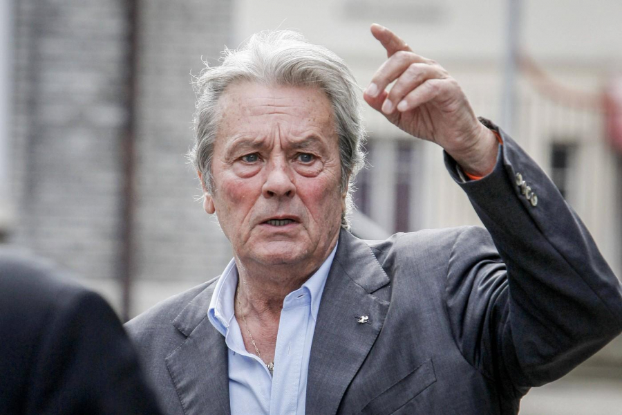 Testamentul lui Alain Delon, atacat în instanță. Actorul, acuzat de ”iresponsabilitate”