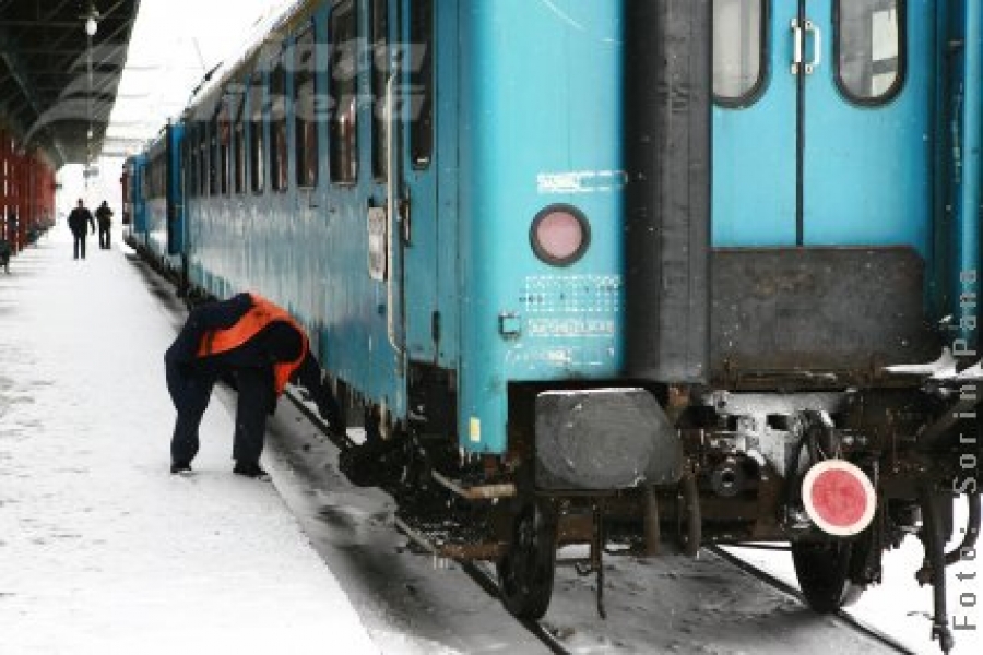 Întârzieri de până la două ore pe calea ferată