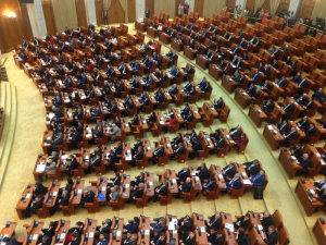 Peste 300 de milioane de lei pentru indemnizaţiile deputaţilor