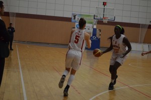 Romina Filip, căpitanul echipei și Chelsey Lee, marcatoarea partidei (Foto: Sonia Baciu)