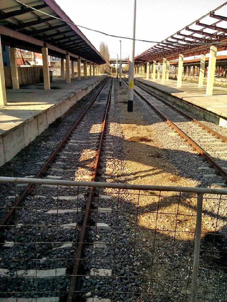 TINERII ŞI ORAŞUL/ Lucrări care nu se mai termină: Gara CFR se tot reabilitează de 25 de ani