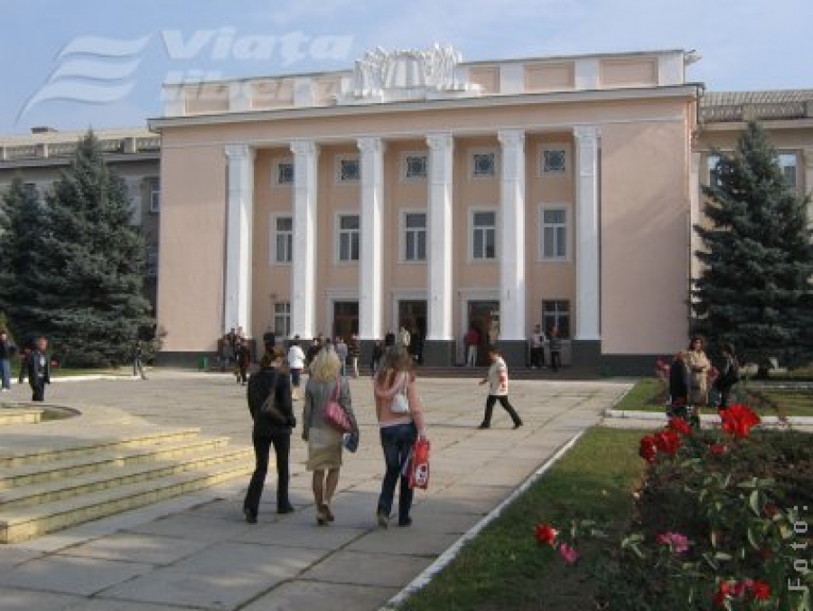 Universitarii gălăţeni trec iar Prutul