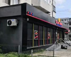 Jaf la o sală de jocuri din Galați. Un individ mascat a fugit cu banii de pariuri