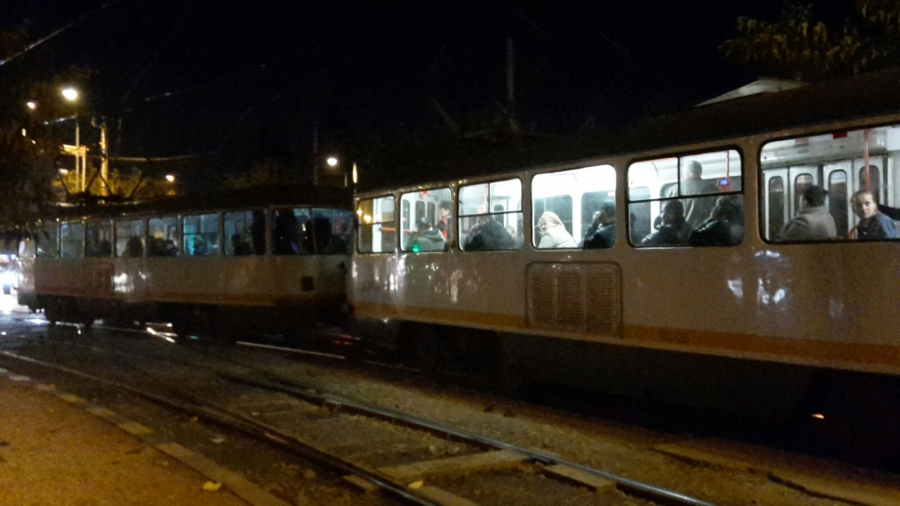 O femeie a fost LOVITĂ de TRAMVAI