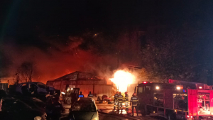 Incendiu de proporții azi noapte în Galați (VIDEO)