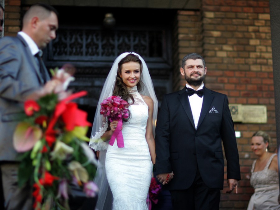 Fiica vicepreşedintelui PNL Sorin Frunzăverde s-a căsătorit la Timişoara. Cununia religioasă, oficiată de 17 preoţi
