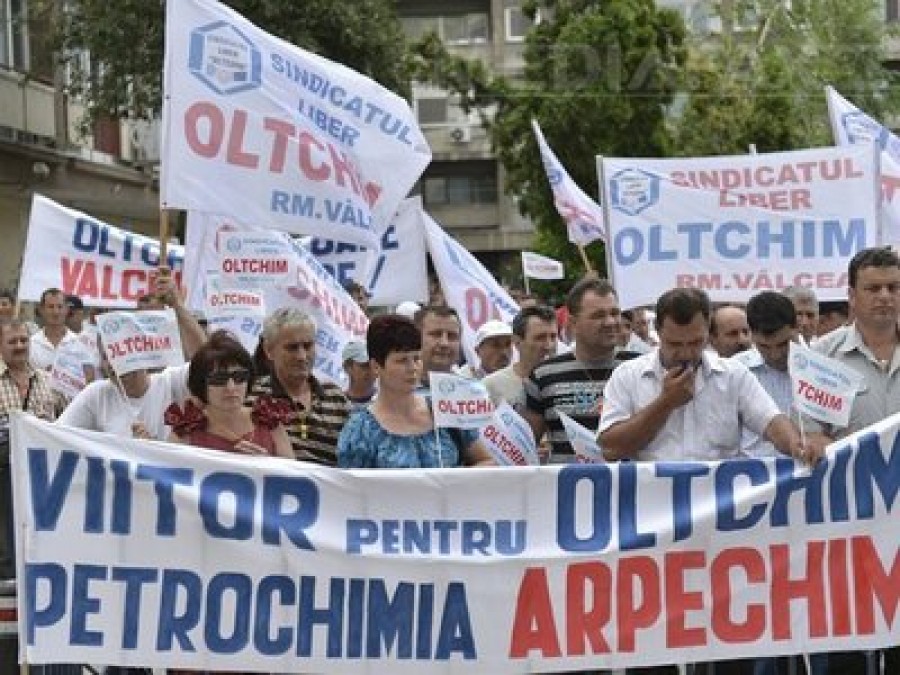 Angajaţii Oltchim, la a treia zi de proteste