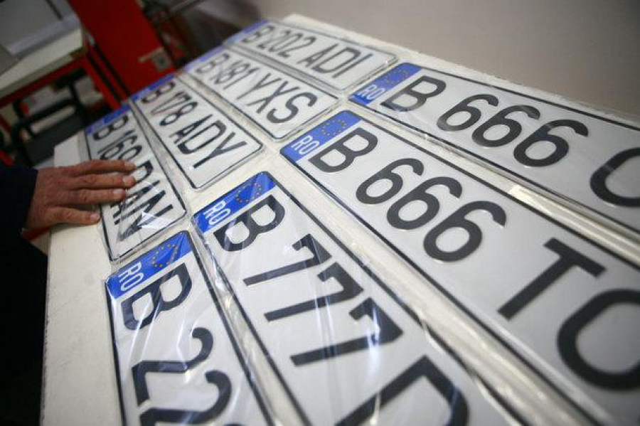 A furat plăcuţe de înmatriculare