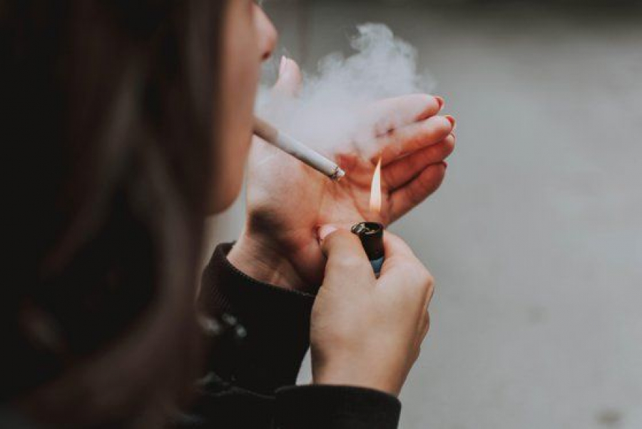 De ce unii fumători nu fac cancer pulmonar şi trăiesc mai mult decât nefumătorii