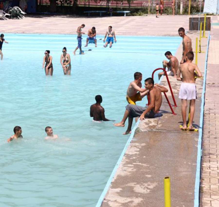 Pericole ascunse în piscine. Vezi nenorocirile care te pândesc la scăldat!