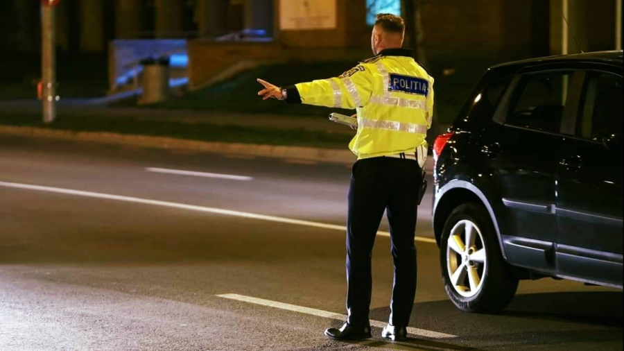 Poliția Rutieră a ieșit la vânătoare de „liniuţe” şi vitezomani nocturni