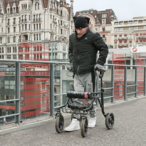 Premieră, după o fractură de coloană. Michel s-a recuperat repede, lucru care l-a surprins plăcut chiar şi pe neurochirurgul care i-a realizat implantul