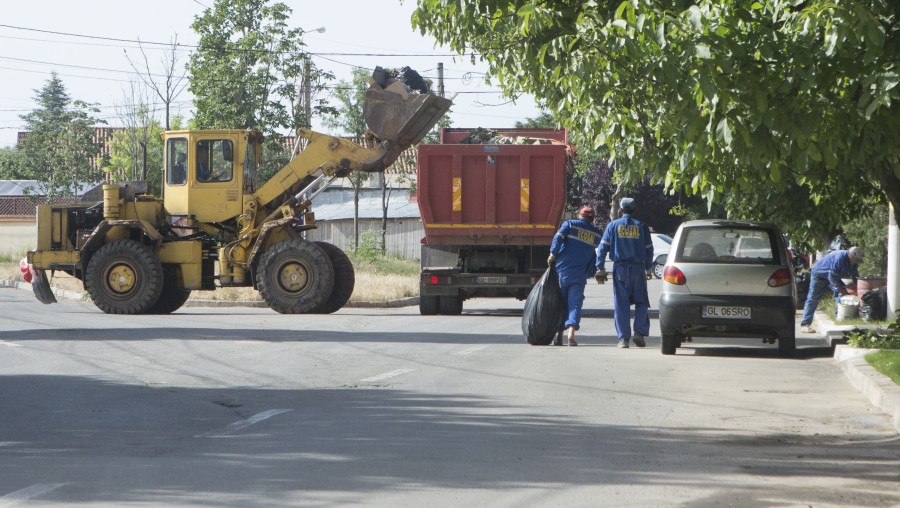 Campanie VL „Să-ţi pese de Galaţi!”: Ecosal se luptă cu gunoiul pe Războieni