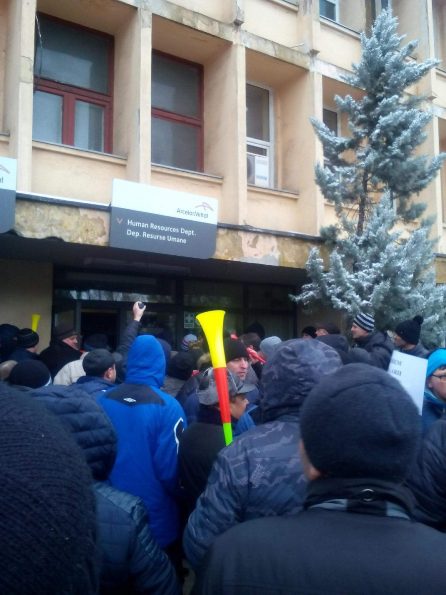 1.000 de oameni au PROTESTAT în Combinat. Urmează o nouă rundă de NEGOCIERI