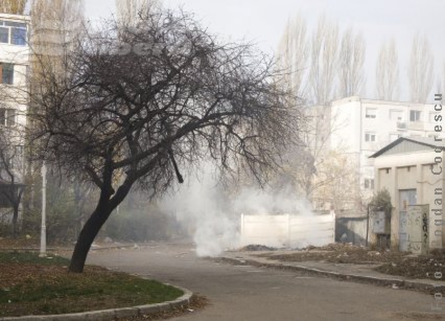 Aeroportul scoate fum pe nări, an după an