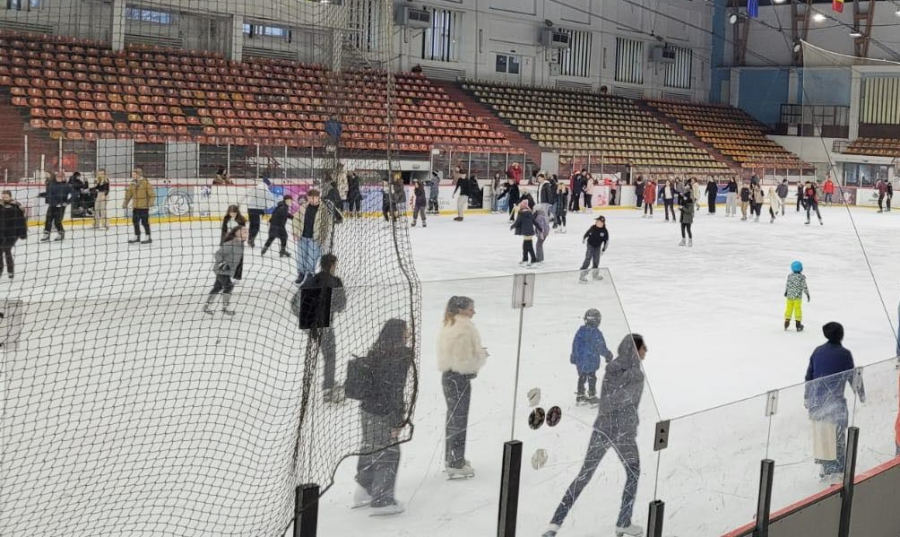 Acces pentru public la patinoar