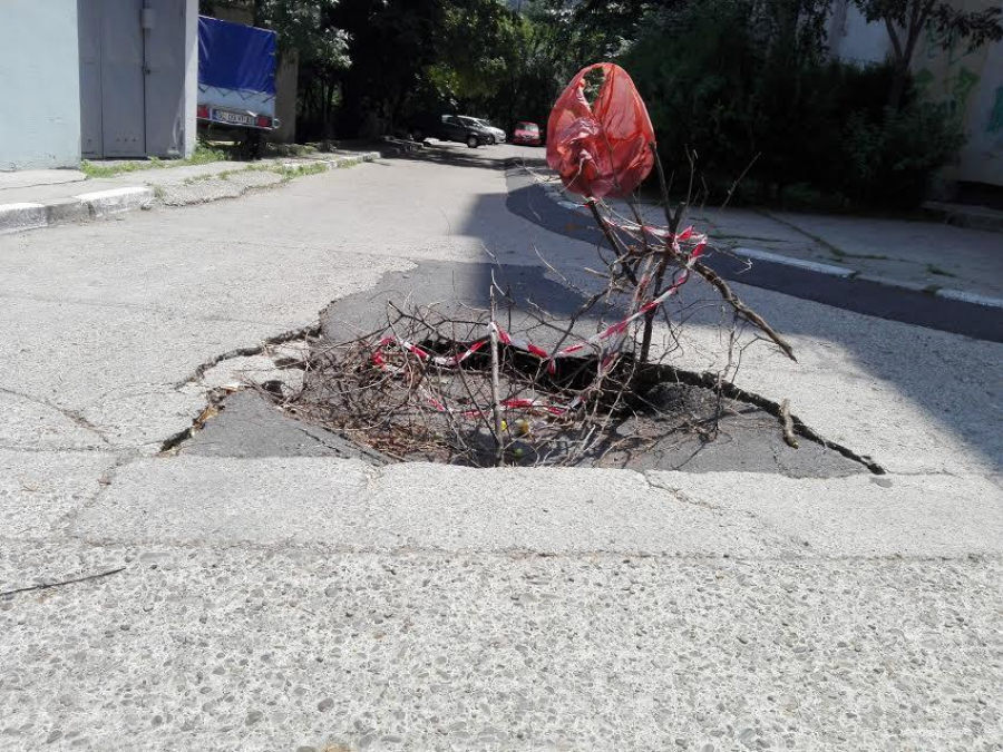 Două GROPI noi, în centrul Galaţiului