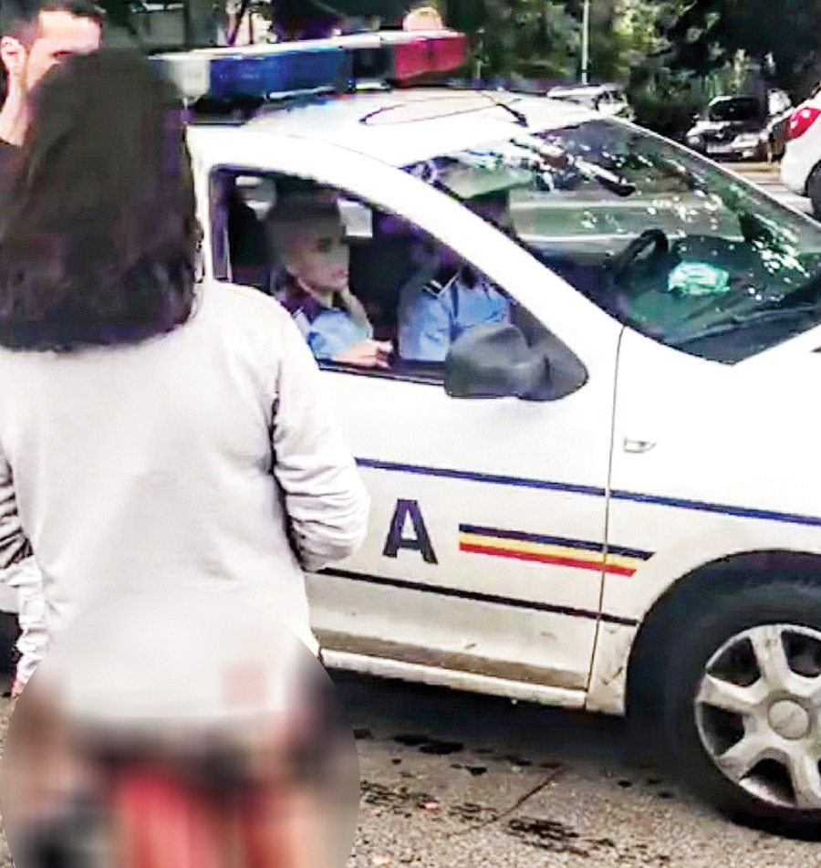 Polițiștii care priveau impasibili cum o fată sângera lângă ei, nepedepsiţi