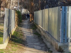 Asfaltul a dispărut, măcinat de timp
