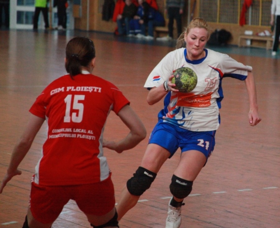 "Oţelarele" Diana Druţu şi Nicoleta Tudor, convocate la Naţionala de handbal 