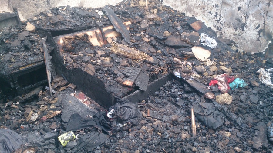 TRAGEDIE într-un sat gălăţean: Două persoane AU MURIT CARBONIZATE într-un INCENDIU