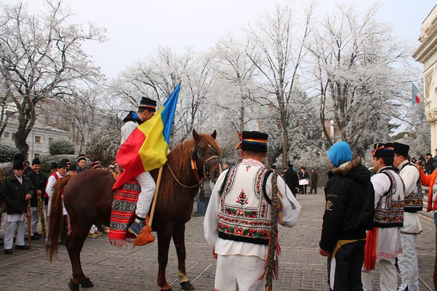 GALERIE FOTO & VIDEO/ Datini şi obiceiuri de pe ambele maluri ale Prutului la Festivalul "Tudor Pamfile"