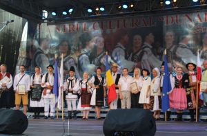 Festivalul de folclor a bătut pasul, dar nu pe loc! Oferte valoroase la schimbul cultural internaţional (FOTO)