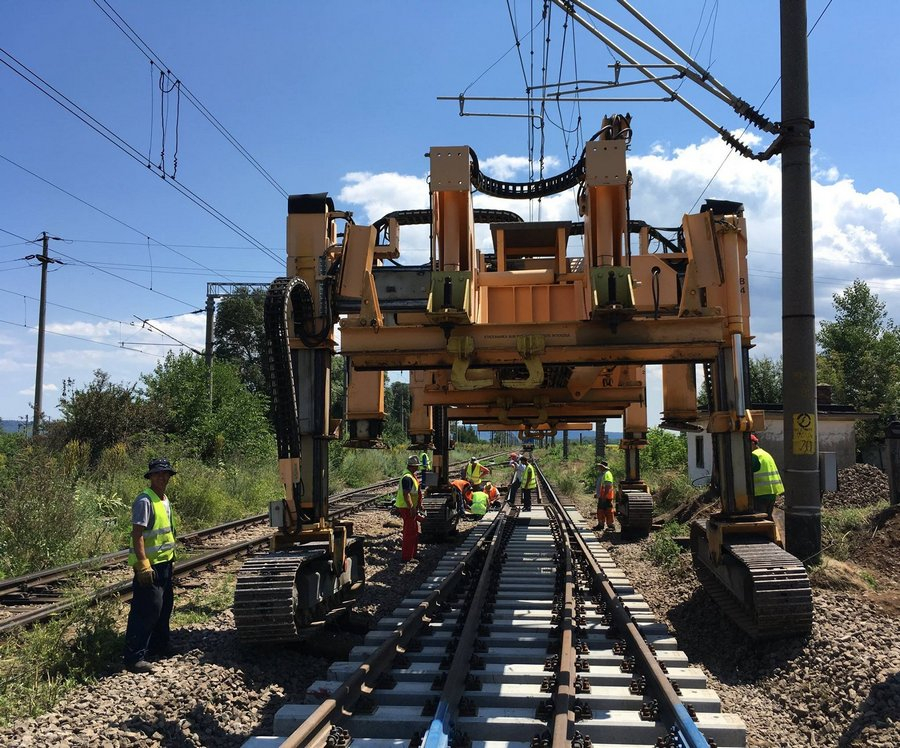Lucrări pentru ridicarea restricțiilor de viteză pe linia Mărășești - Tecuci