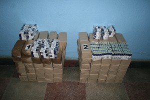 VIDEO Tată şi fiică, reţinuţi pentru contrabandă cu ţigări