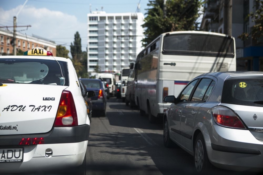 ATENŢIE, ŞOFERI! Restricţii temporare şi circulaţie îngreunată în oraş. Care sunt zonele afectate